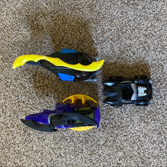 Batgirl, Batcopter and Batmobile - Picture 3 of 4